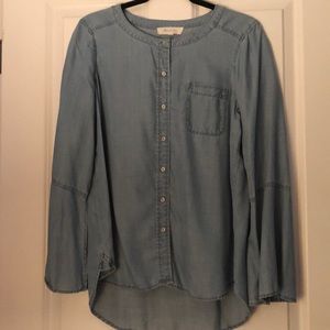 Two by Vince Camuto Chambray shirt